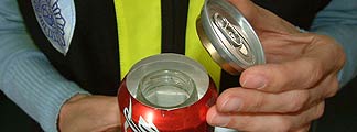 Droga en latas de Coca Cola