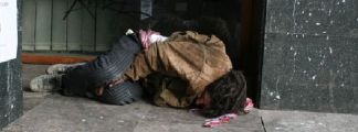 Un 'sin techo' durmiendo en la calle