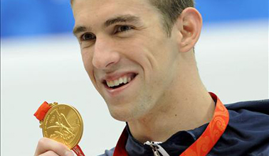 Phelps guanya en 200 estils el seu sisè or i bat un altre rècord mundial 