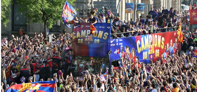 Barcelona ya vive la fiesta de la Champions y el triplete