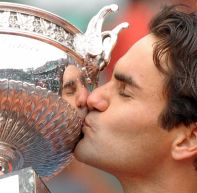 Federer completa en París el preciado Grand Slam