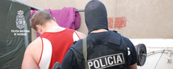 Un agent deté un home relacionat amb l'organització que prostituïa dones a Catalunya
