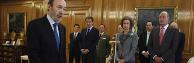 Rubalcaba en el moment de prometre el nou càrrec. (Foto: Reuters)