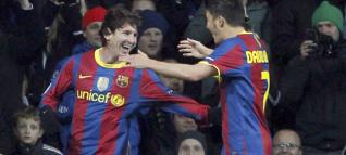 Messi celebra amb Villa el seu gol davant el Copenhaguen.