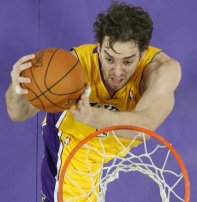 Los Lakers siguen invictos 