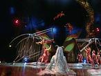 La energía de «Varekai» desborda la carpa del Cirque du Soleil
