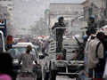"Cascos blaus" patrullen pels carrers de Port-au-Prince. (Foto: EFE)