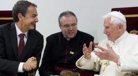 Zapatero y el Papa, muy sonrientes en su encuentro