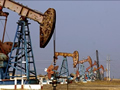Imatge d'arxiu d'unes torres d'extracció de petroli (Foto: USned.com)