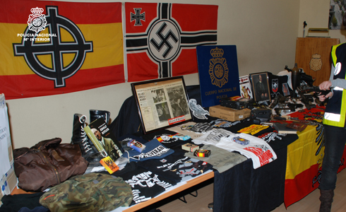 Arsenal d'armes i objectes d'apologia del nazisme