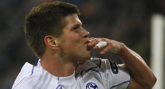 Huntelaar va fer dos gols en el triomf del Schalke 04 contra l'OL. (Foto: Reuters)