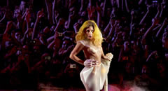 Lady Gaga, en un moment del seu concert a Barcelona. (Foto: EFE)