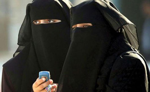dos joves amb el burka