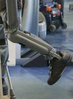 Rewalk, un exosquelet que permet als lesionats medul·lars caminar