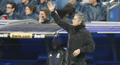 José Mourinho dirigint el seu equip en la golejada que els blancs van fer al Llevant. (Foto: Reuters)