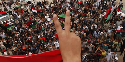 Els rebels libis celebren la resolució de l'ONU a Tubruq, a l'est de Trípoli. (Foto: Reuters)