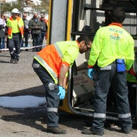 Els Bombers de la Generalitat han posat en pràctica les tècniques de rescat de víctimes en accidents de trànsit, contenció d&#8217;una fuita i primera atenció de ferits.