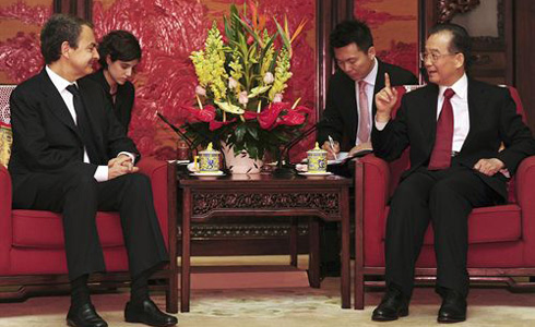 9Zapatero reunit amb banquers xinesos