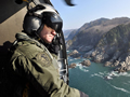Un soldat de la marina dels EUA a bord d'un helicòpter Sea Hawk. (Foto: Reuters)