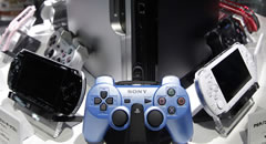 Consoles PlayStation de Sony en una botiga de Tòquio. (Foto: Reuters)