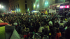 Centenars de persones passen la nit indignades al Raval de Montserrat