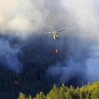 Un incendi descontrolat a Eivissa crema centenars d'hectàrees