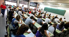 Un grup d'estudiants en una aula (Foto: EFE)