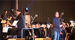 Joan Manuel Serrat canta amb La Lira Ampostina.