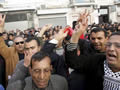 Manifestants tunisians protesten contra el règim de Ben Ali. (Foto: EFE)