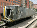 El metro sinistrat a València, remolcat per un altre comboi després de l'accident.