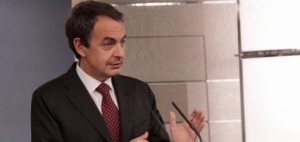 Zapatero resol la marxa de Rubalcaba amb canvis menors al govern