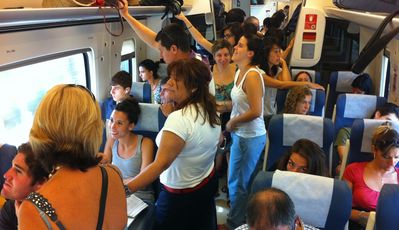 El tren de les 9.45 d'ahir va marxar atapeït ja de Barcelona perquè faltaven tres vagons. ACN