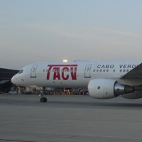 L&#8217;Aeroport de Barcelona-El Prat compta amb una nova ruta directa cap a la República de Cap Verd. La companyia TACV (Cabo Verde Airlines), responsable d&#8217;operar aquesta ruta, ofereix una freqüència setmanal directa entre Barcelona i el arxipèlag atlàntic cada dissabte fins a finals de temporada. 