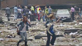 Dues joves fugen poc després de l'explosió al centre d'Oslo / REUTERS