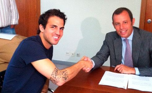 9Cesc Fàbregas firma el contrato