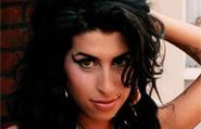 Amy Winehouse de blanc 185