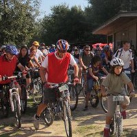 Uns 2.300 ciclistes han pedalat aquest diumenge a Lleida per una nova cultura de la mobilitat sostenible i a favor de la bicicleta. La Pedalada, que arriba a la cinquena edició, és un dels actes més participatius de la Setmana de la Mobilitat Sostenible i Segura.