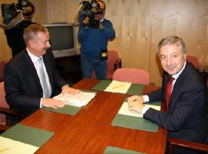 El ministre espanyol de Foment, José Blanco, reunit amb l'eurocomissari de Transports, Siim Kallas, a Luxemburg (ACN) · 