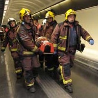 TMB ha celebrat a la matinada d'aquest dimecres a Santa Coloma de Gramenet un simulacre d'evacuació d'un tren automàtic en la nova línia de metro L9, en què han participat més de 200 persones.