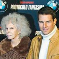 Tom Cruise ha arribat a Espanya per promocionar la nova 'Missió Impossible' i s'ha fotografiat a la catifa vermella amb els assistents a la premier, entre ells la Duquessa d'Alba, Cayetana Martínez de Irujo.