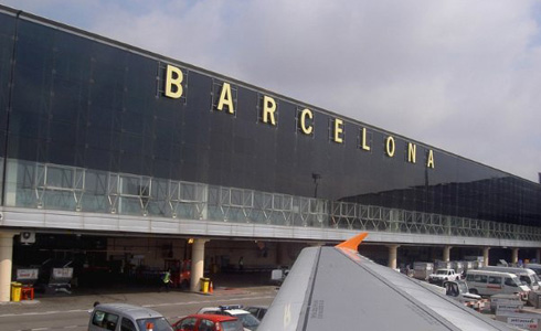 Façana de la terminal de l'aeroport de Barcelona9