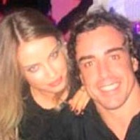 Fa poques setmanes que el pilot de Fórmula 1 i Raquel del Rosario anunciaven la seva separació, Però només uns dies després saltava la notícia que una jove model ja estava ocupant el cor d'Alonso. Uns rumors que no han parat d'agafar força.