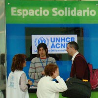 L'Agència de l'ONU per als refugiats ACNUR, dedicada des de fa gairebé 60 anys a l'ajuda dels refugiats de tot el món, participa aquesta setmana en el projecte &quot;Espais Solidaris&quot; de l'Aeroport de Barcelona-El Prat.