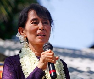 Aung San Suu Kyi pot entrar al parlament birmà després de vint anys d'arrest domiciliari