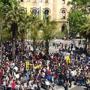 Aquest dijous coincidint amb l'arribada dels membres del BCE pel centre de Barcelona han marxat milers d'estudiants universitaris per protestar per la pujada de les taxes.