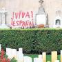 El monument a les víctimes republicanes de la Guerra Civil del cementiri de Sant Francisco a Ourense va aparèixer amb una pintada de 'Viva Espanya' el passat 14 d'abril, quan s'anava a procedir a homenatjar els morts.