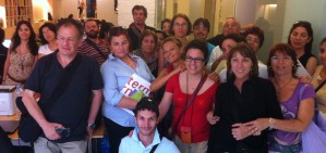 Una delegació de lingüistes, mestres i periodistes sards visita VilaWeb