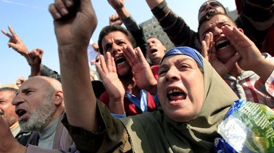 AMB VEL CONTRA MURSI Dones amb vel, joves i grans  es manifesten a Egipte contra la deriva autoritària del president Mursi.
