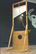 La guillotina comercialitzada per 198 / UNONUEVEOCHO.ES