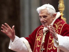 El papa Benet XVI anuncia que plega, en un gest insòlit